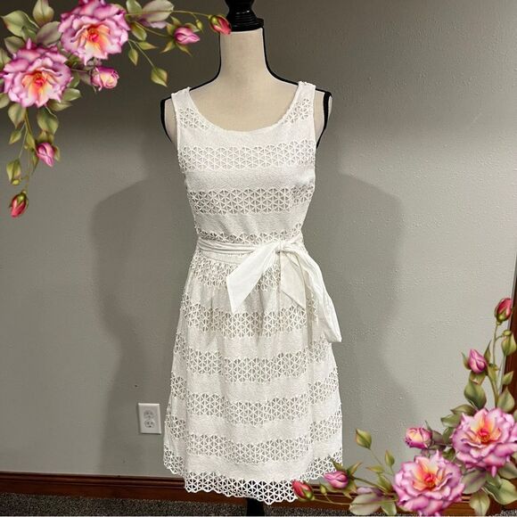 Gorgeous white lace sleeveless midi dress - Picture 1 of 13